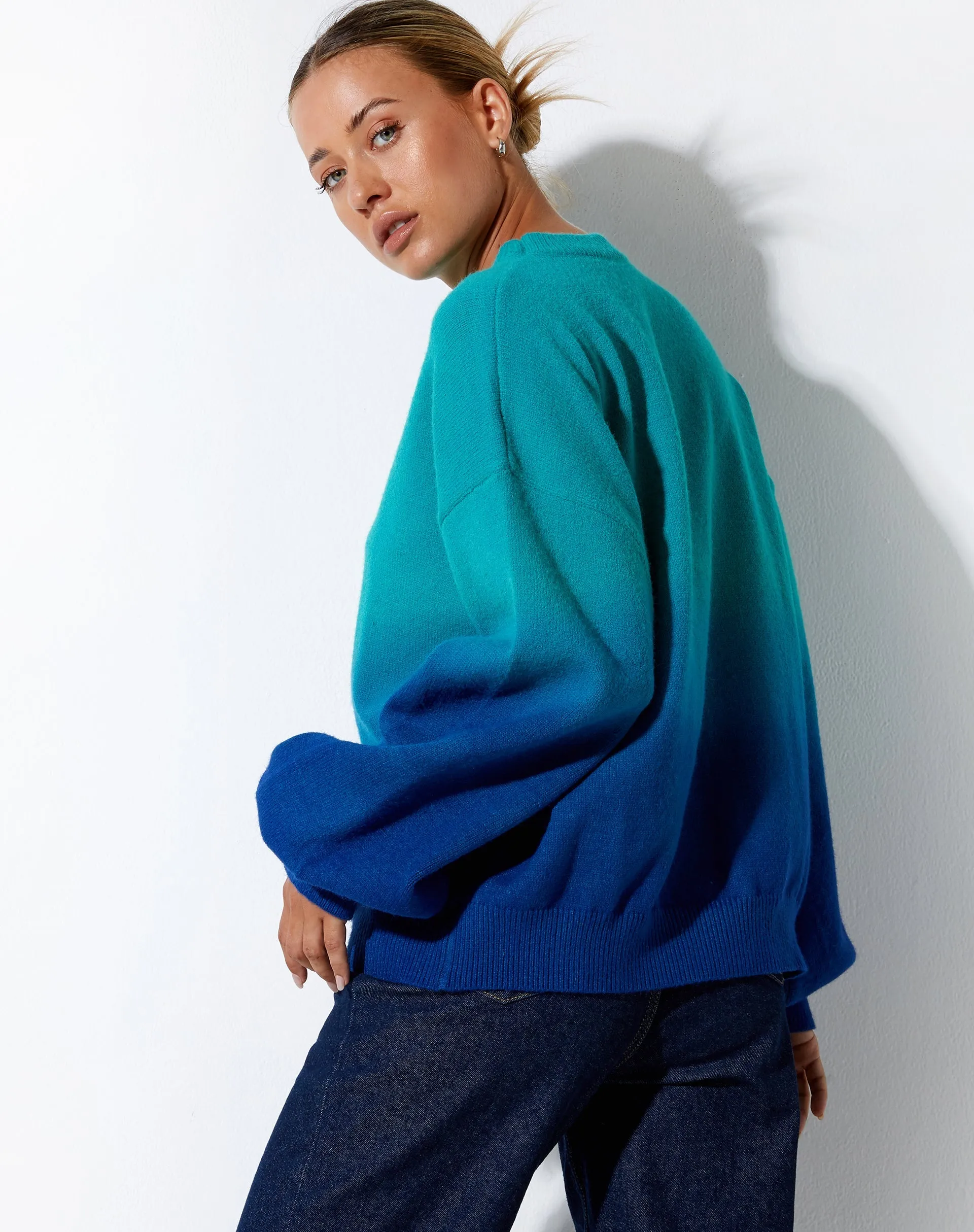 Akari Jumper in Gradient Blue