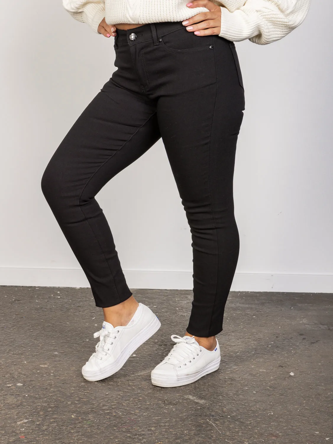 The Olivia Black Pants Mid Rise